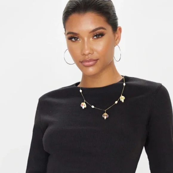 KATE SPADE • Painted Petal Scatter Pearl Necklace - Picture 2 of 5